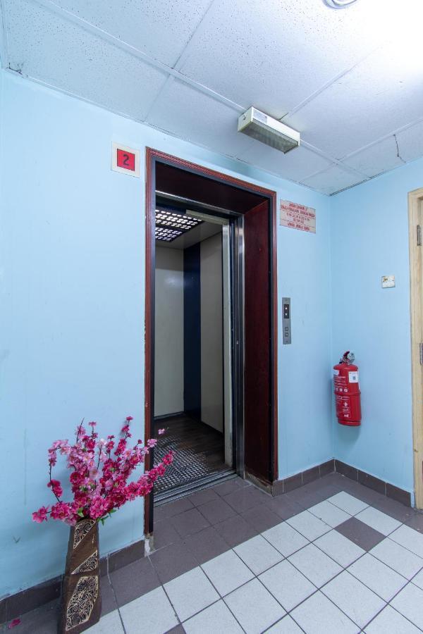 Travel Hub Guesthouse Kuala Lumpur Bagian luar foto